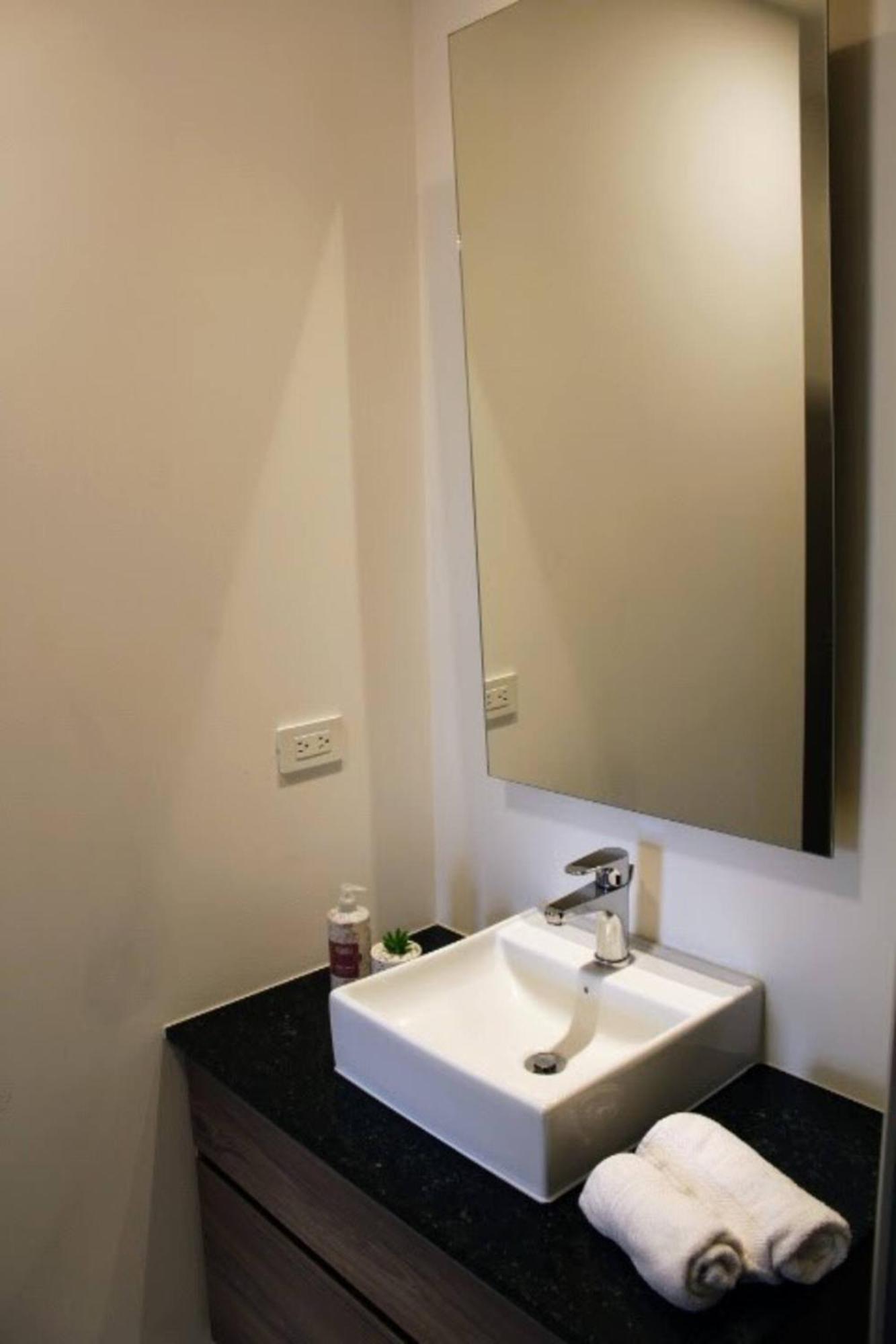 One Apartments 키토 외부 사진